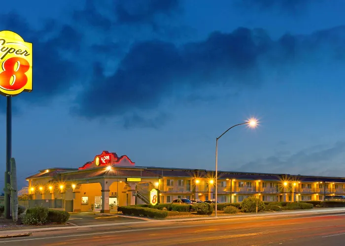 Super 8 By Wyndham Tucson Downtown Convention Center