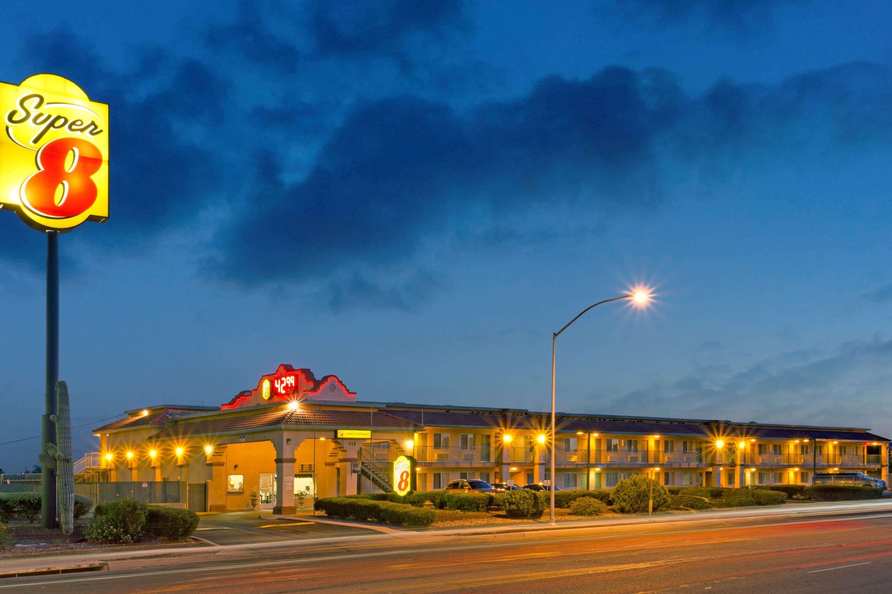 Super 8 By Wyndham Downtown Convention Center