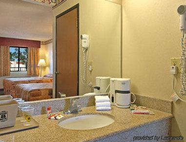 Super 8 By Wyndham Downtown Convention Center Tucson