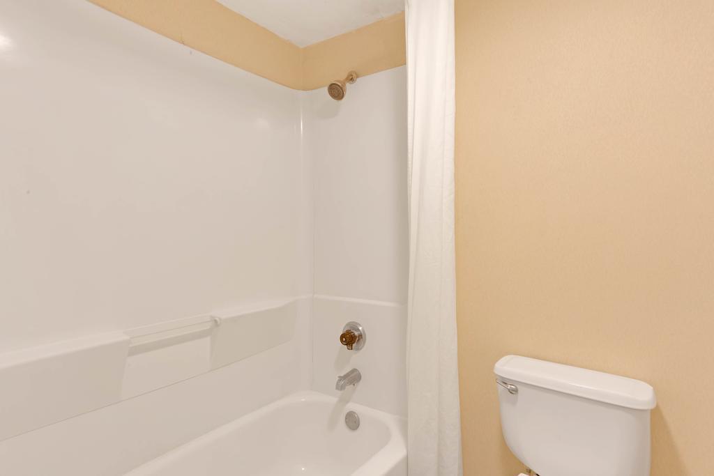 Hotel Super 8 By Wyndham Downtown Convention Center 2*