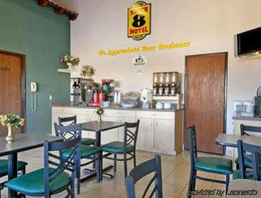 Hotel Super 8 By Wyndham Downtown Convention Center 2*